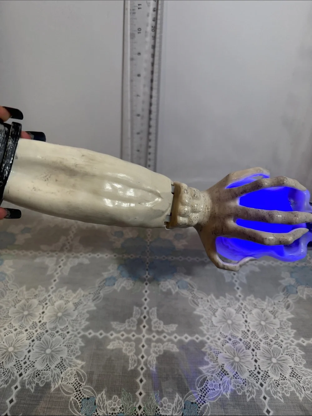 animated Gemmy Hanging Skeleton Arm and Hand Door Knocker prop make sounds